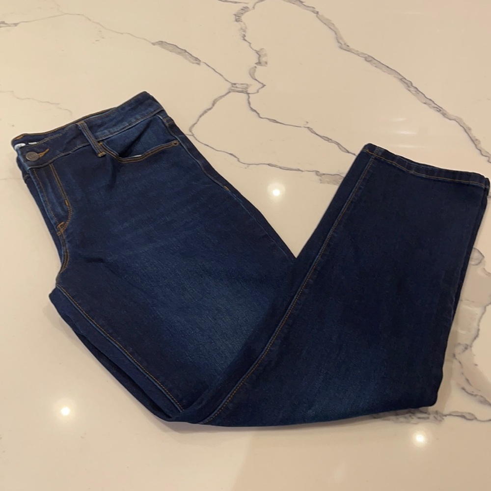 OLD NAVY POWER STRAIGHT JEAN SIZE 10